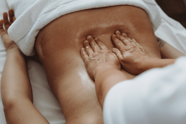 Rueckenmassage bei sport 25 und 50 massage