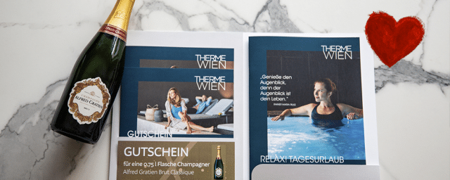 Folder mit Champagner zur Valentinstagaktion der Therme Wien